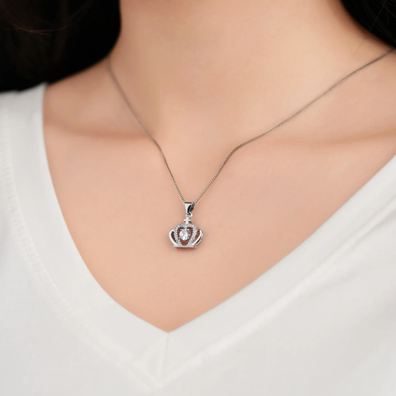 Radiant Mom Necklace: A Heartfelt Token of Love and Gratitude